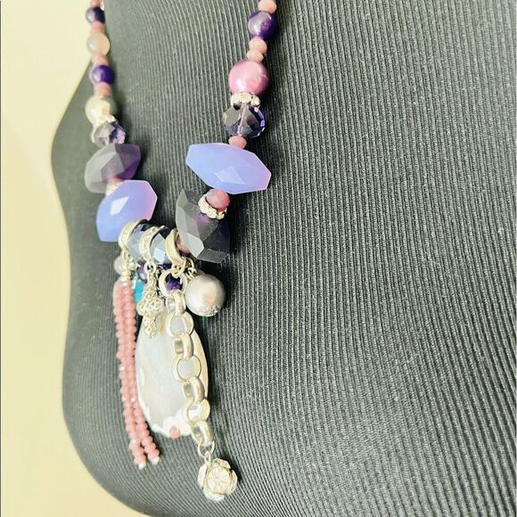 GORGEOUS NATURAL STONE-AGATE, AMETHYST AND SWAVORSKI CRYSTAL NECKLACE - Picture 2 of 3